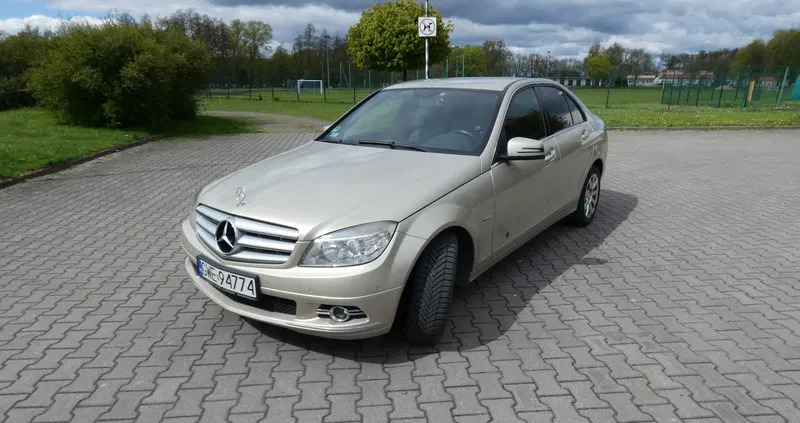 samochody osobowe Mercedes-Benz Klasa C cena 31900 przebieg: 220000, rok produkcji 2010 z Szczecinek